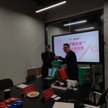 Перевод на переговорах с заместителем посла Узбекистана