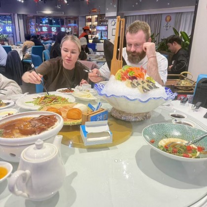 Перевод на переговорах с поставщиком шапки