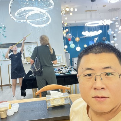 Перевод на рынке Светов