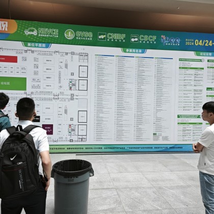 Переводчик Ирина на выставке CNIBF