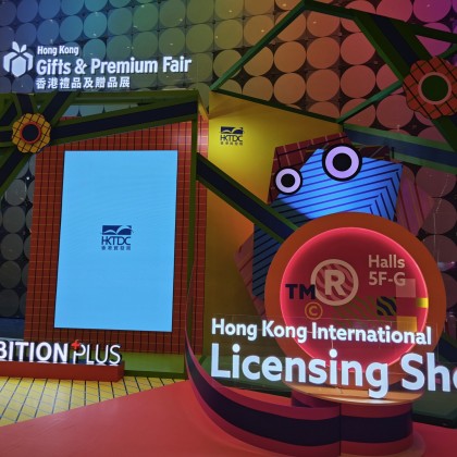 Переводчик Ирина на выставке Hong Kong Girts and Premium Fair