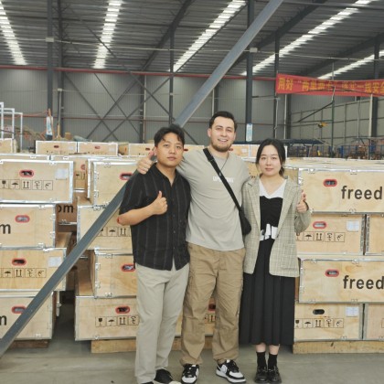 Перевод на заводе Посещение завода мотоциклов