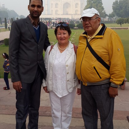 Переводчик Хариндра на выставке Посещение в Тадж Махал