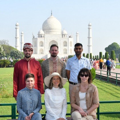 Переводчик Хариндра на выставке Тадж Махал