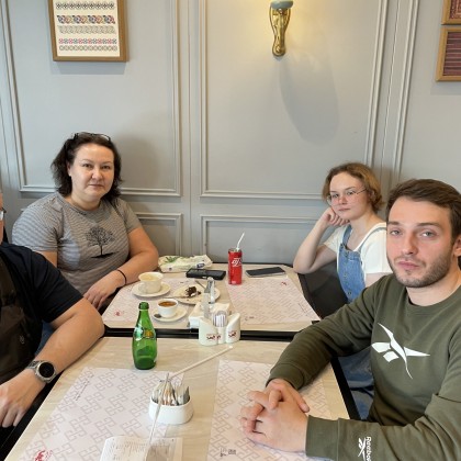 Перевод на рынке Рынок ”шарик»; рынок часов; Улица карго.