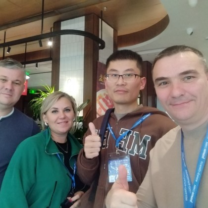 Переводчик Николай на выставке выставки Bauma в SNIEC экспо центре