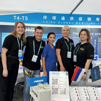 Переводчик Saida на выставке Выставлялась логистическая компания на кантонской выставке