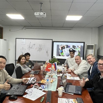 Перевод на заводе завода по производству линии оборудования кексов, маффинов и вафлей