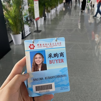 Переводчик Nagima на выставке Кантонской