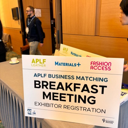 Перевод "APLF leather" бизнес завтрак