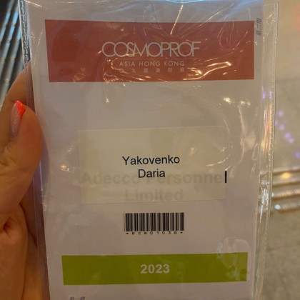 Переводчик Дарья на выставке Cosmoprof