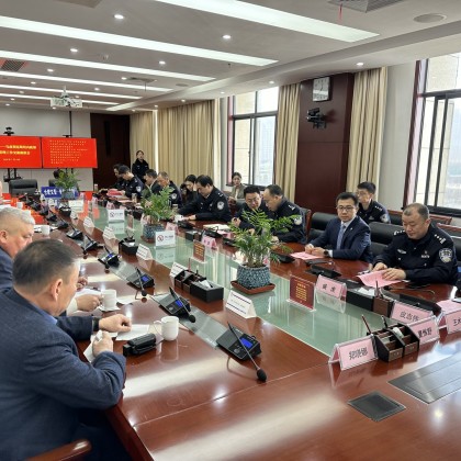 Перевод на переговорах с Встреча по обмену опытом в области управления транспортом между Министерством внутренних дел Узбекистана и Китаем,