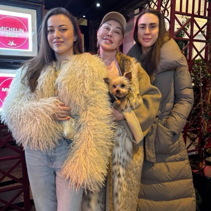 Переводчик Амина на выставке Любовь Успенская с Татьяной у меня на экскурсии!