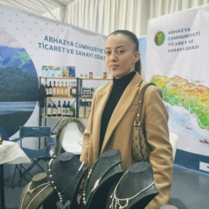 Переводчик Амина на выставке Торгово-промышленная выставка