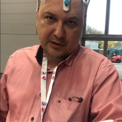 Переводчик Максим на выставке MEDICA