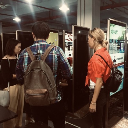 Перевод на заводе производителя и сборщика сенсорных экранов