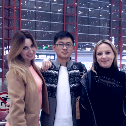 Переводчик Женя на выставке хозтоваров