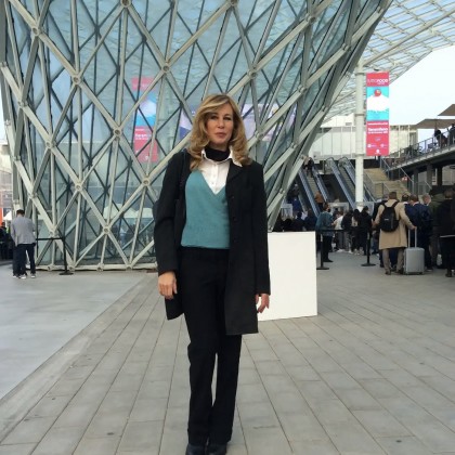 Переводчик Олена на выставке HOST