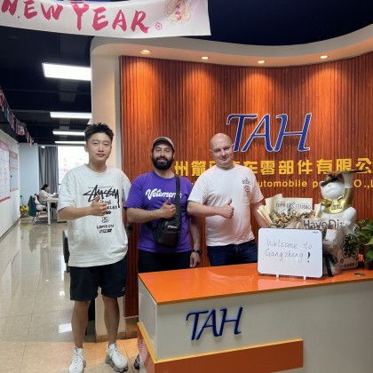 Перевод на заводе Посещение по заводу автозапчасти