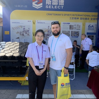 Переводчик Михаил на выставке Canton Fair