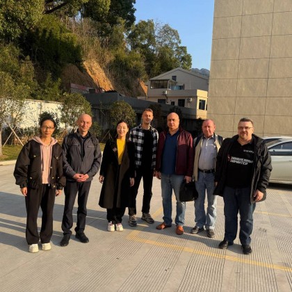 Перевод на заводе по производству врезных замков