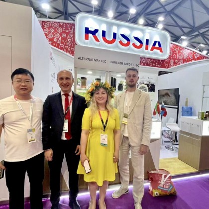 Переводчик Роман на выставке SIAL