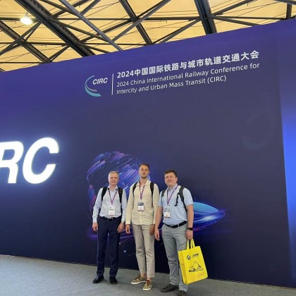 Переводчик Роман на выставке Выставка посвященная метро и железным дорогам