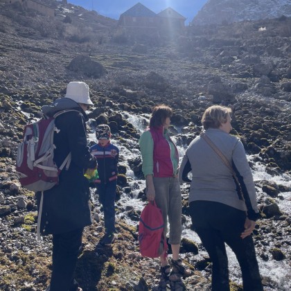 Экскурсия в горах с родниками