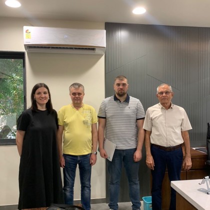 Перевод на переговорах с Accurate Machine