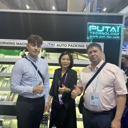 Переводчик Dmitrii на выставке Кантонская выставка