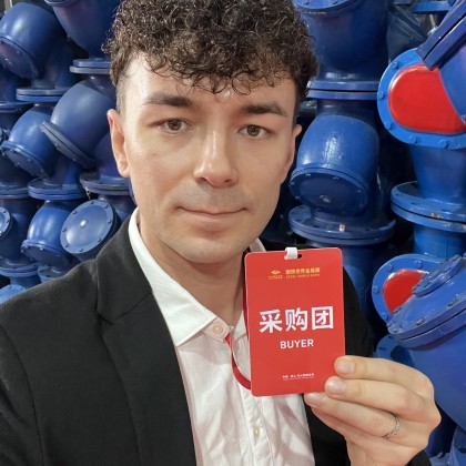 Переводчик Dmitrii на выставке Steel world expo. Стальная продукция