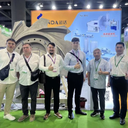 Переводчик Dmitrii на выставке Оборудования по переработке отходов