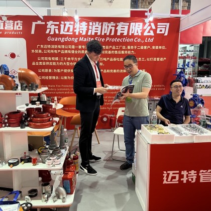 Переводчик Dmitrii на выставке Выставка по производству стали