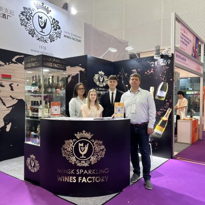 Перевод Выставка алкогольной продукции