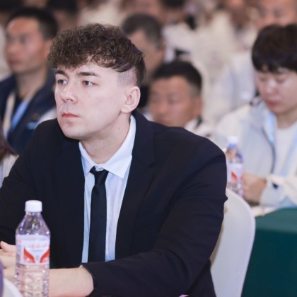 Перевод на переговорах с поставщик мебели