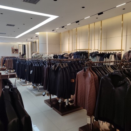 Перевод на рынке Кожаных изделий