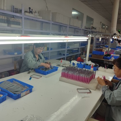 Перевод на заводе /фабрики/ кистей