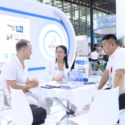 Переводчик Zuvaida на выставке Логистика