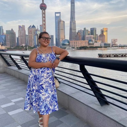 Переводчик Оюна на выставке 上海新国际博览中心