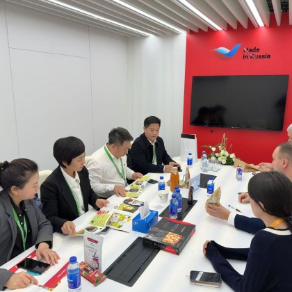 Переводчик Аймен на выставке CIIF