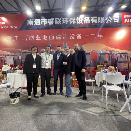 Переводчик Yulia на выставке Cleaning expo