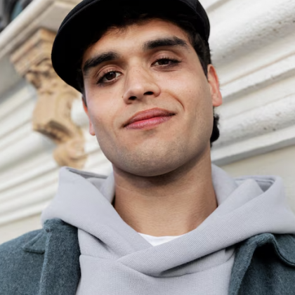 Переводчик yunqu7101 на выставке выставка