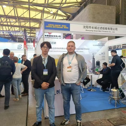 Переводчик Андрей на выставке China Brew Beverage