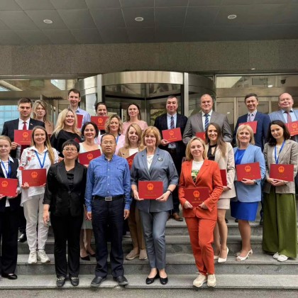 Перевод На расширенном семинаре по устойчивой энергетике для официальных лиц Белоруси