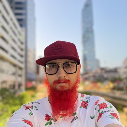 Переводчик Андрей на выставке Бангкок