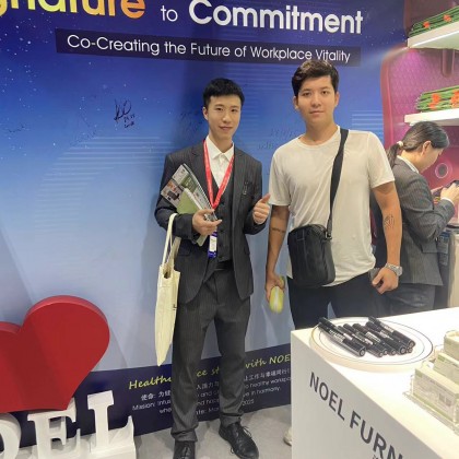 Переводчик Lei на выставке  CIFF  выставка мебели