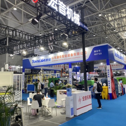 Переводчик Алинур на выставке Jinnoc Expo