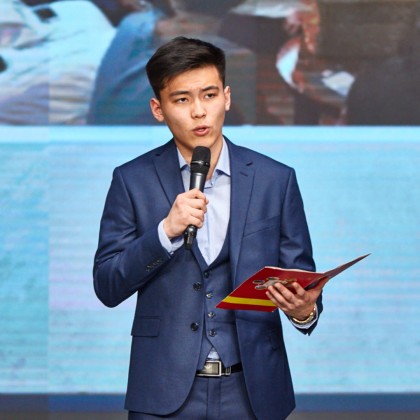 Переводчик Алинур на выставке  Перевод IEQS в Shanghai New International Expo Centre