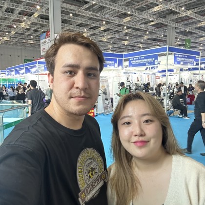 Переводчик Ruslan на выставке Shanghai Expo