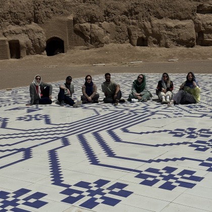 Переводчик farshidkouroshinezhad на выставке Экскурсии в городо мейбод